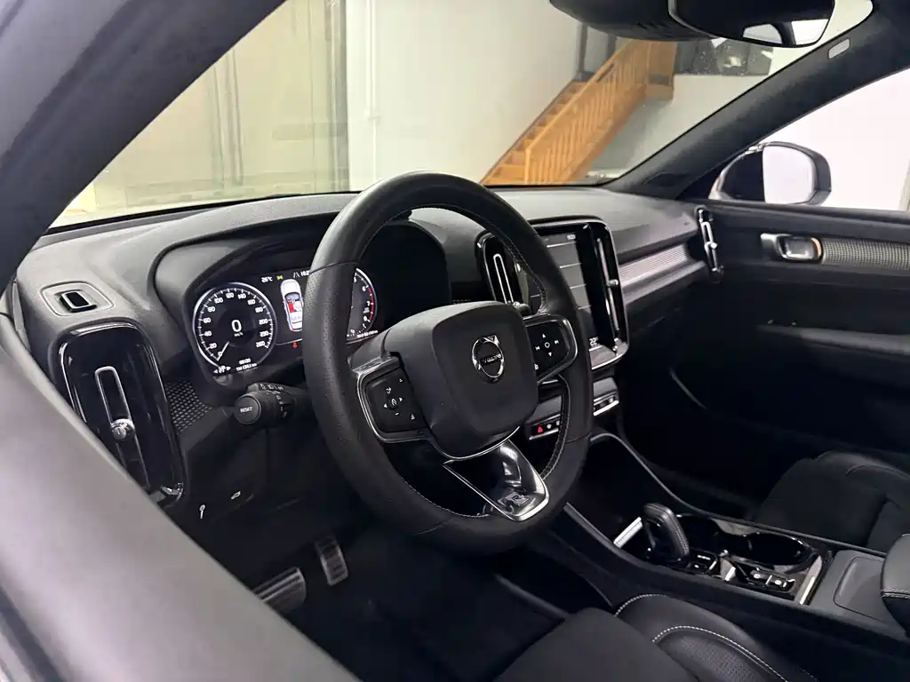 Volvo XC40 2019 — фото 9