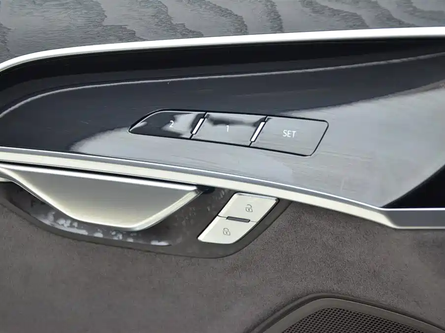 Audi A8 2025 — фото 13