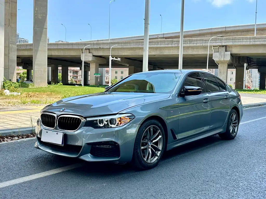 BMW 5 Series 2019 — фото 1