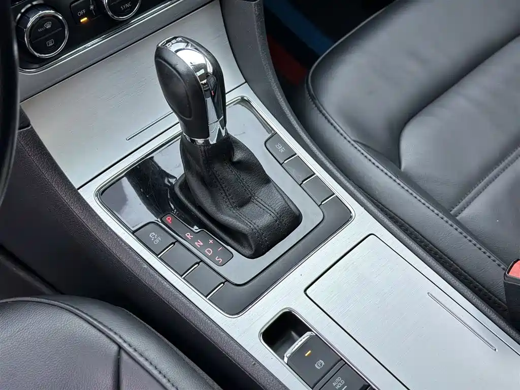 Volkswagen Passat 2015 — фото 19