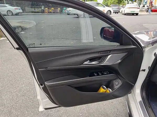 Cadillac CT4 2021