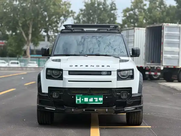 Land Rover Defender 2025