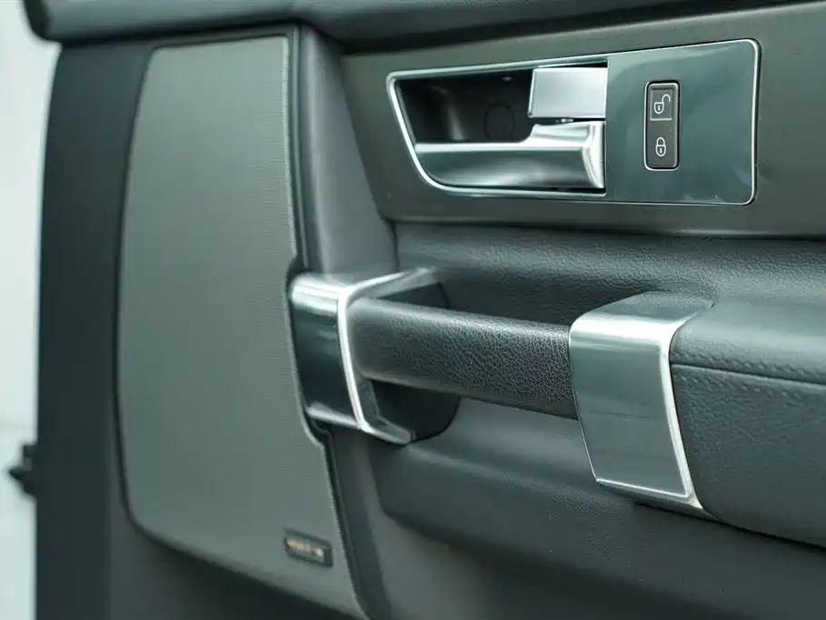 Land Rover Discovery 2016 — фото 25