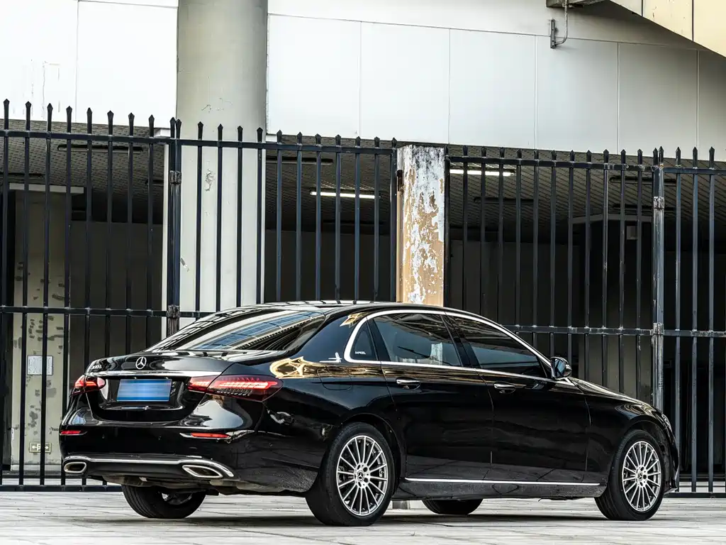 Mercedes-Benz E-Class 2022 — фото 16