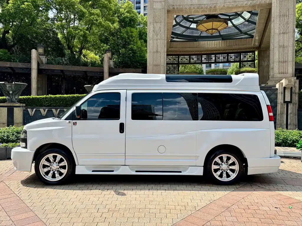 GMC Savana 2018 — фото 4