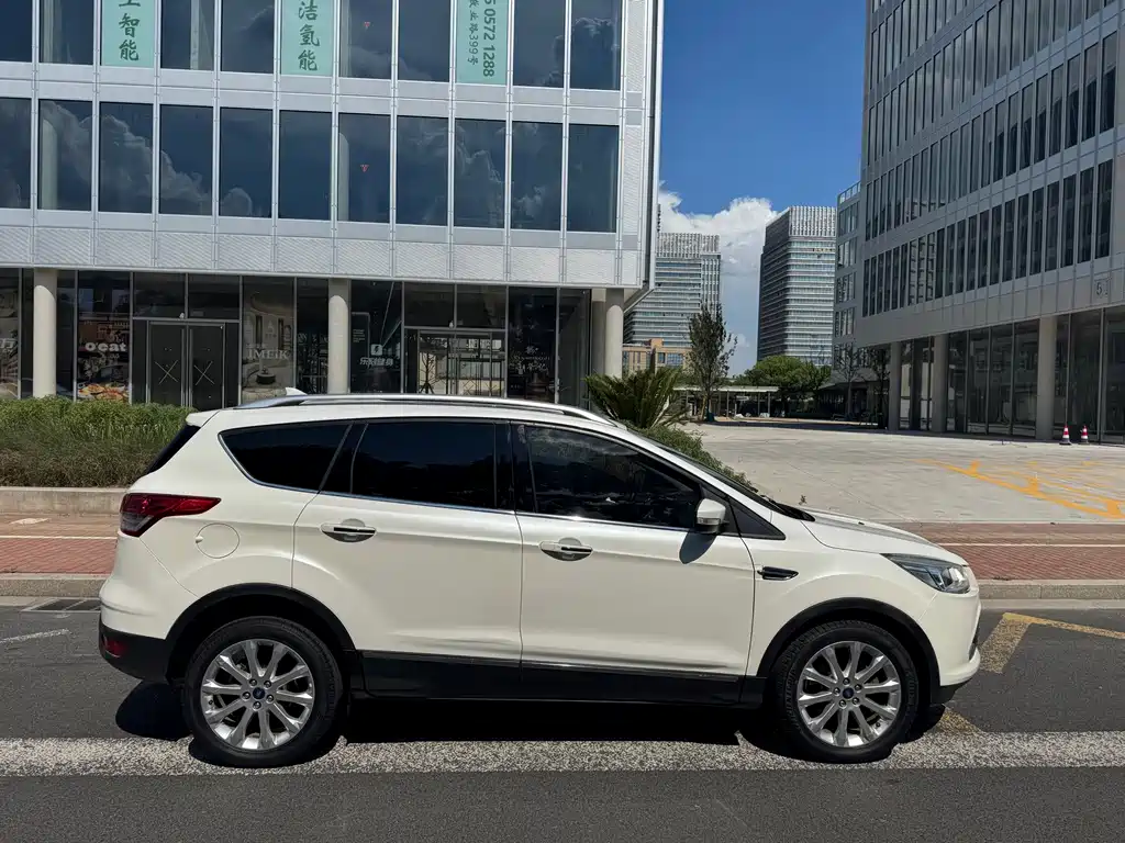 Ford Kuga 2015 — фото 4