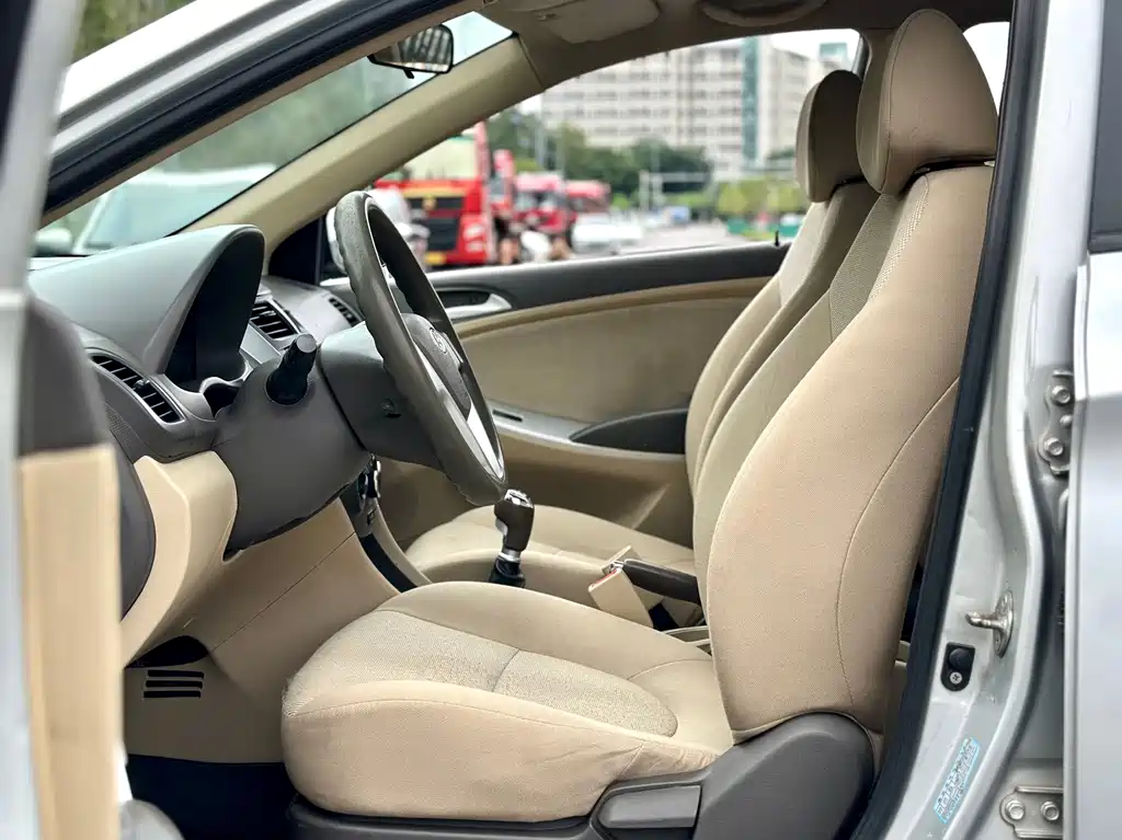 Hyundai Accent 2011 — фото 17