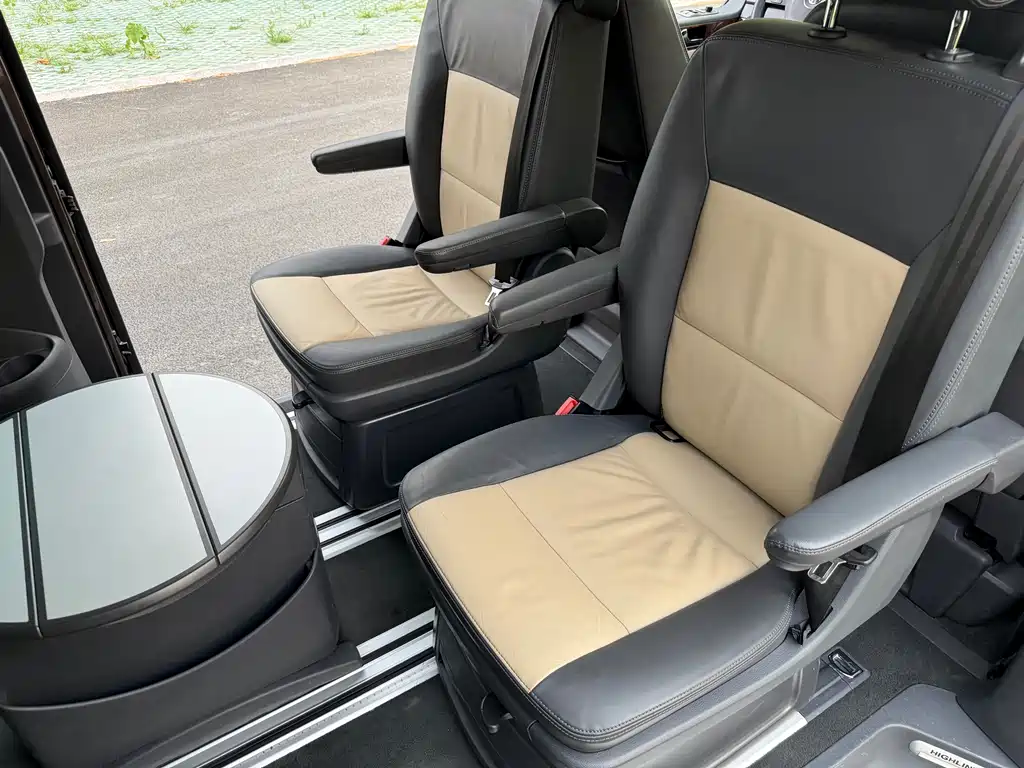 Volkswagen Multivan 2015 — фото 14