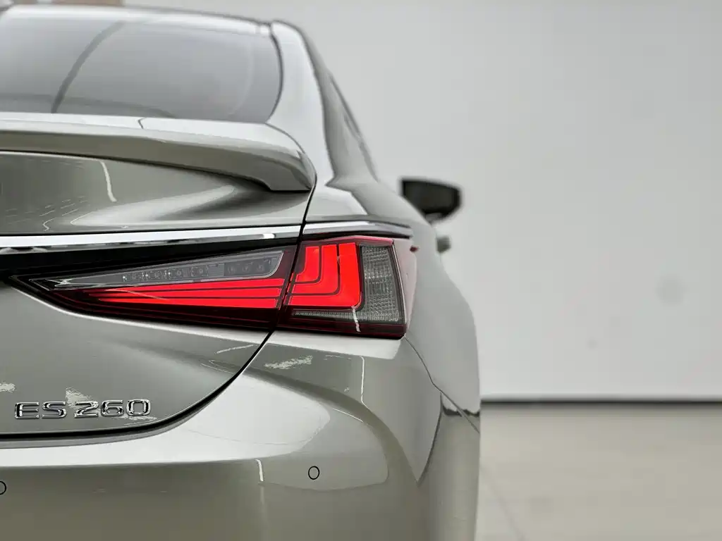 Lexus ES 2021 — фото 14