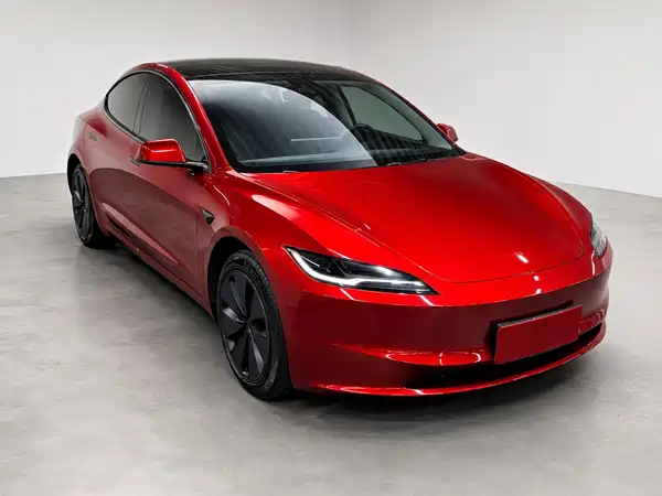 Tesla Model 3 2024