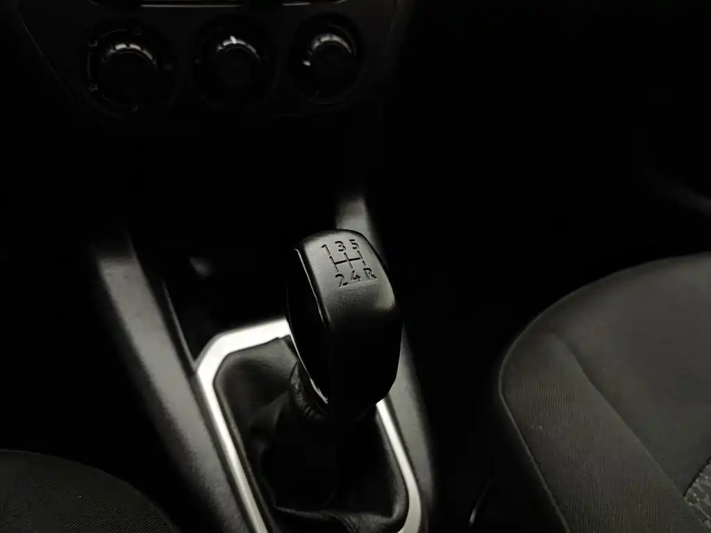 Peugeot 301 2015 — фото 13