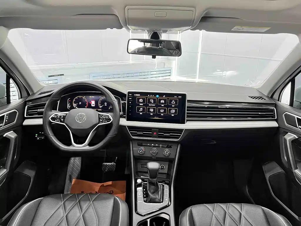 Volkswagen Tiguan L 2023 — фото 12