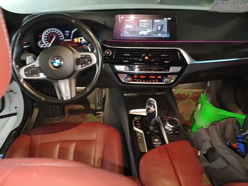 BMW 5 Series 2018 — фото 10