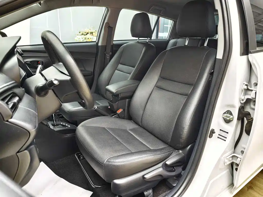 Toyota Yaris L 2020 — фото 9