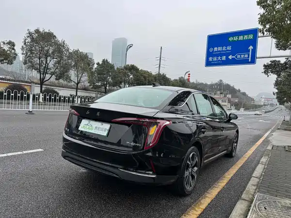 Hongqi E-QM5 2024