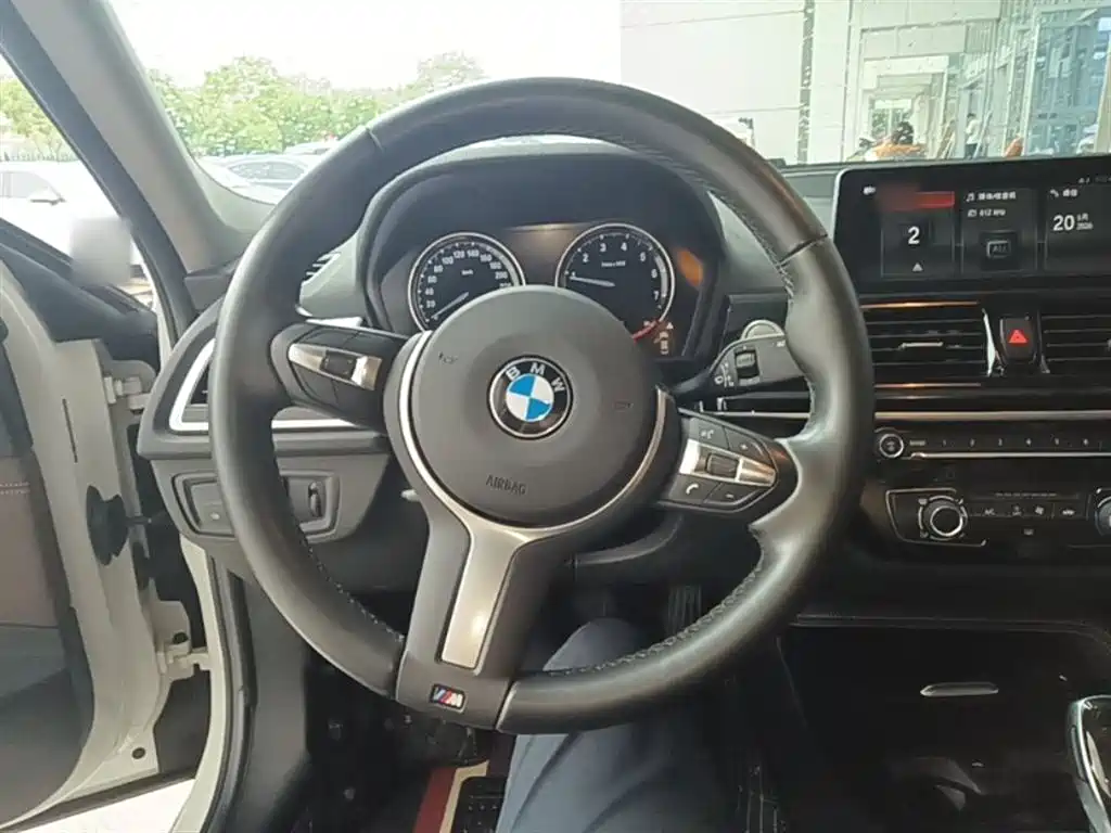 BMW 1 Series 2020 — фото 11