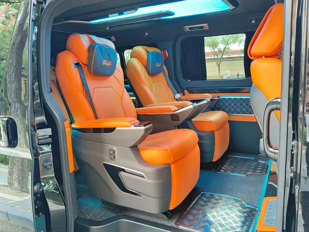 Toyota Hiace 2025 — фото 8