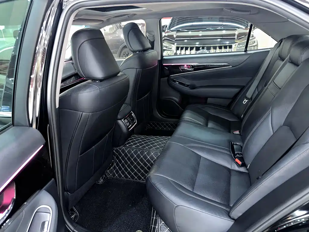 Toyota Crown 2017 — фото 12