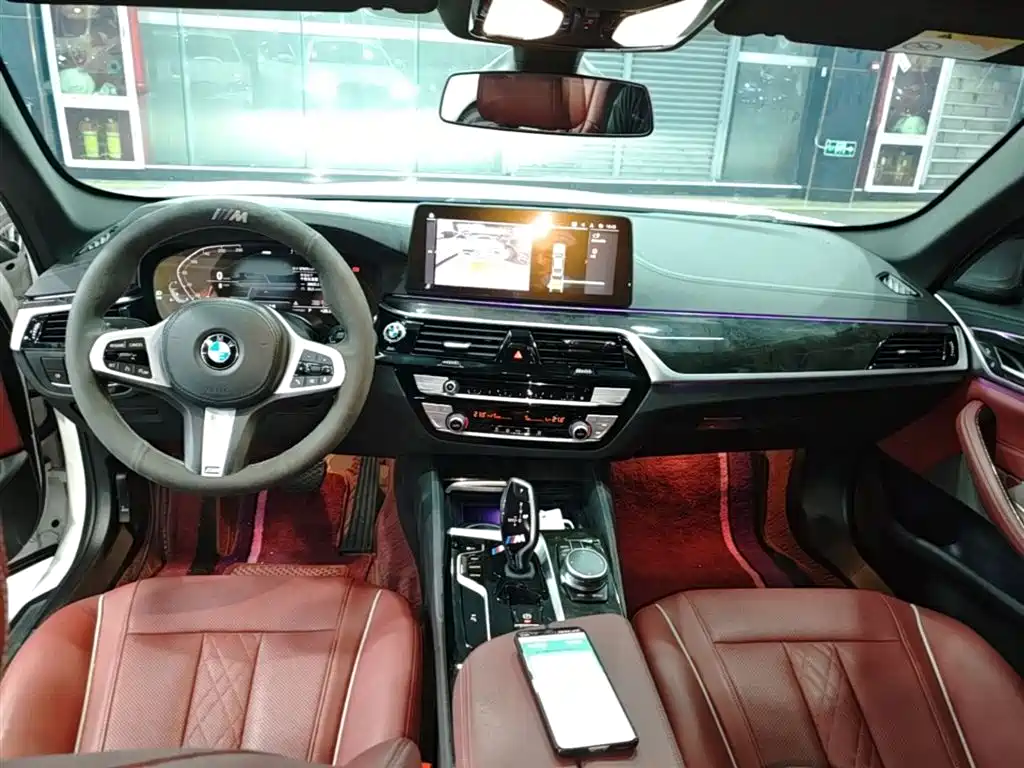 BMW 5 Series 2021 — фото 10