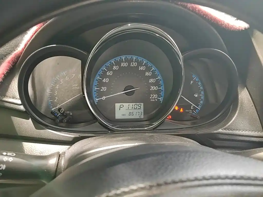 Toyota Yaris L 2017 — фото 18