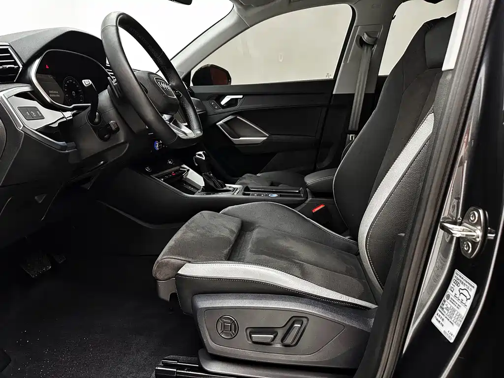 Audi Q3 2023 — фото 12