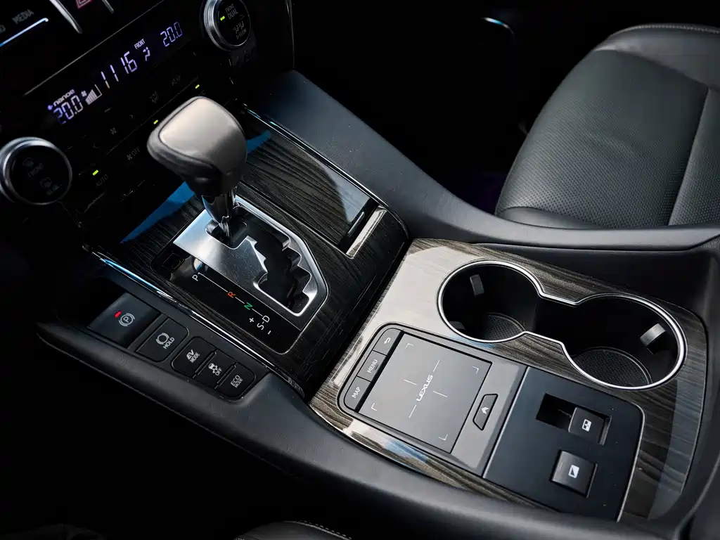 Lexus LM 2022 — фото 14