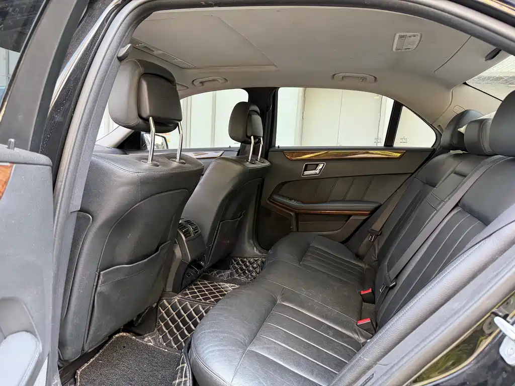 Mercedes-Benz E-Class 2010