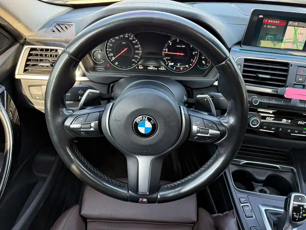 BMW 3 Series 2018 — фото 8