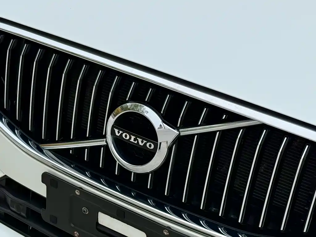 Volvo XC60 2020 — фото 12