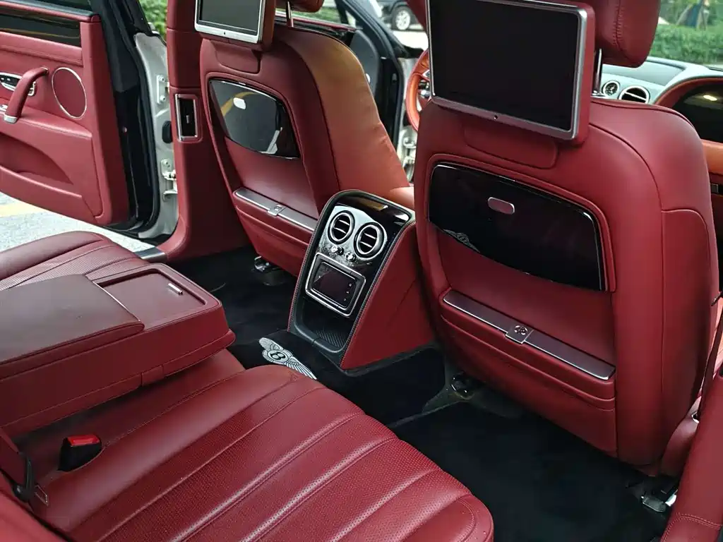 Bentley Flying Spur 2017 — фото 11