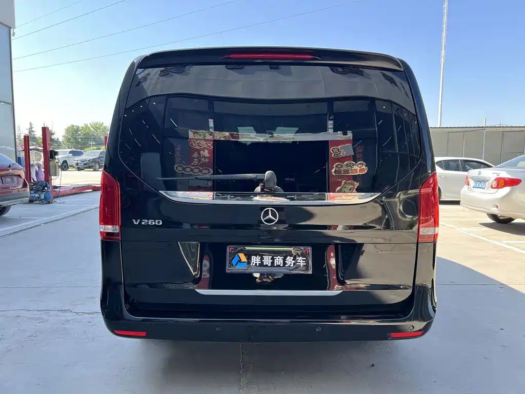 Mercedes-Benz V-Class 2022 — фото 15