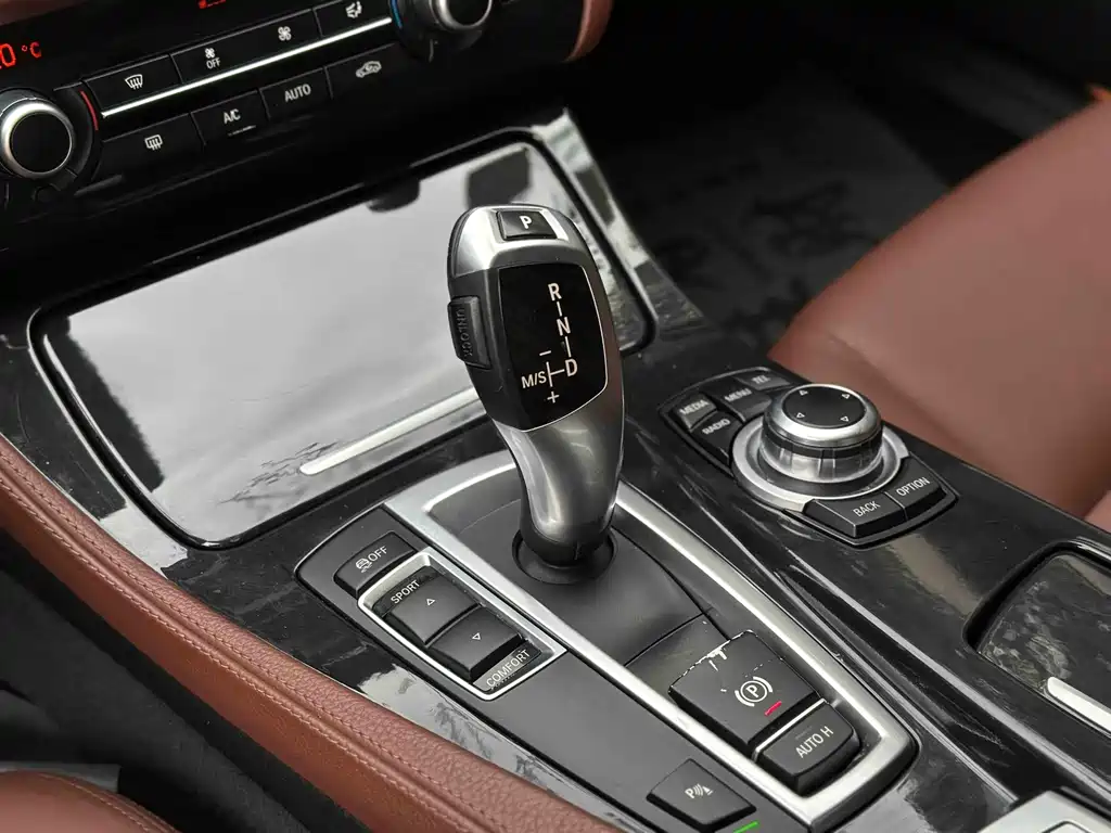 BMW 5 Series 2014 — фото 21