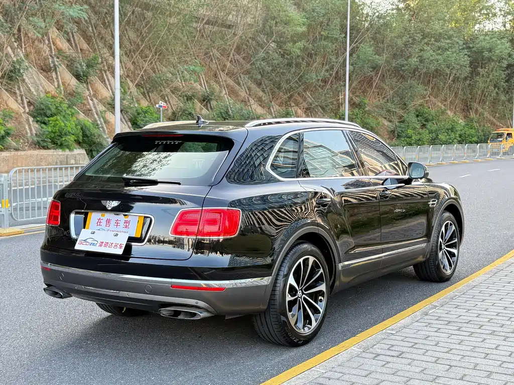Bentley Bentayga 2017 — фото 4