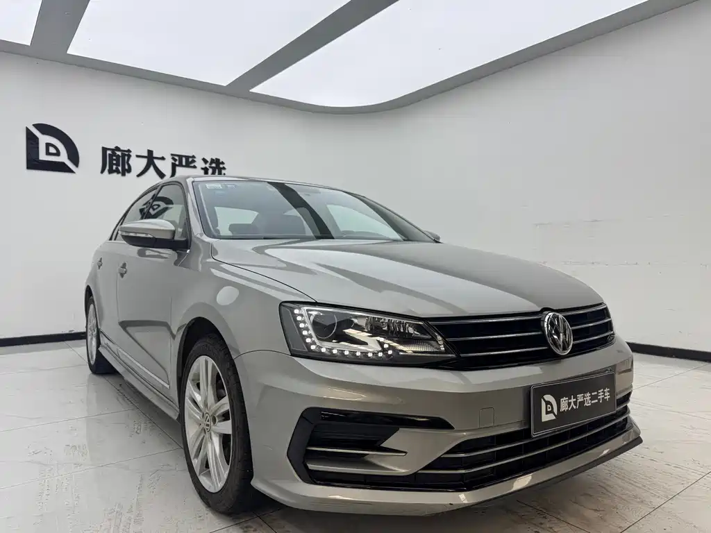 Volkswagen Sagitar 2018
