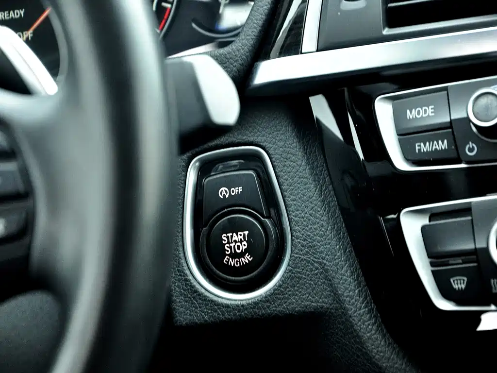 BMW 3 Series 2018 — фото 17