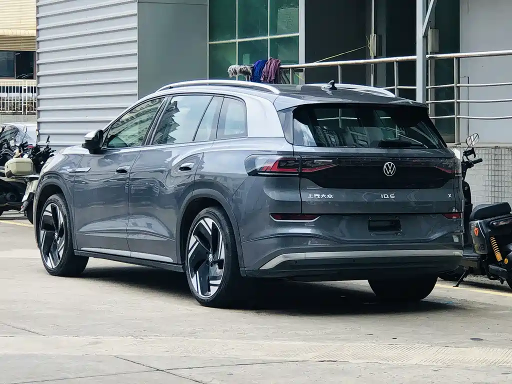 Volkswagen ID.6 X 2024