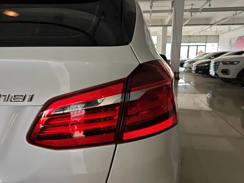 BMW 2 Series Station Wagon 2017 — фото 24