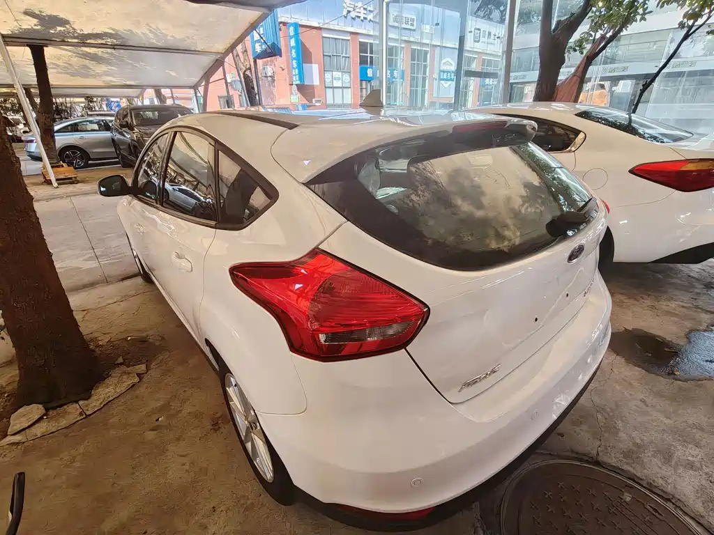 Ford Focus 2018 — фото 14