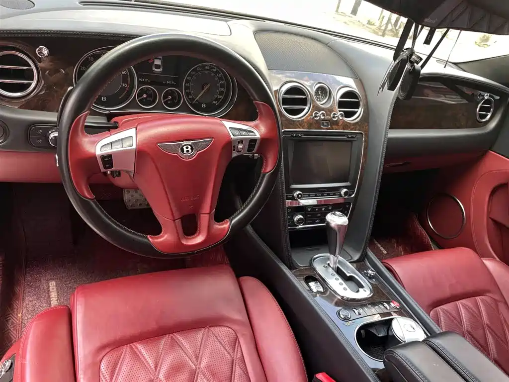 Bentley Continental 2012 — фото 7