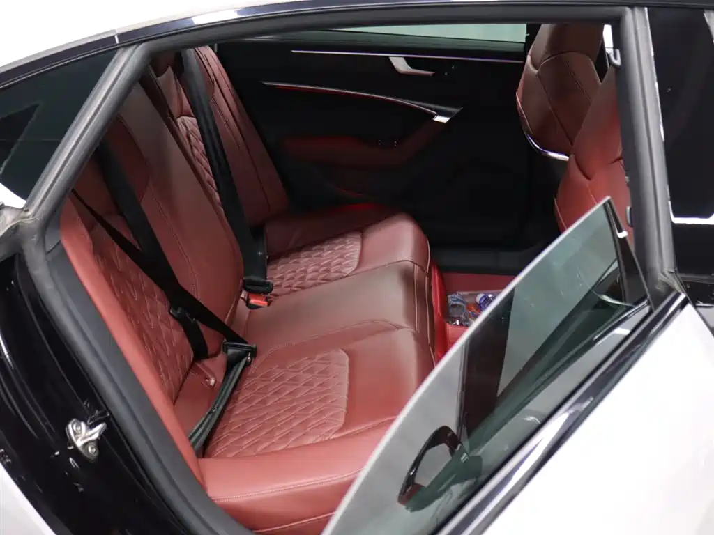 Audi A7L 2023 — фото 23
