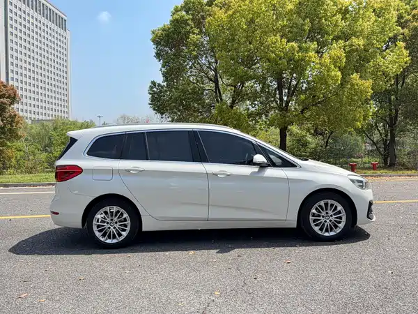 BMW 2 Series Wagon 2020