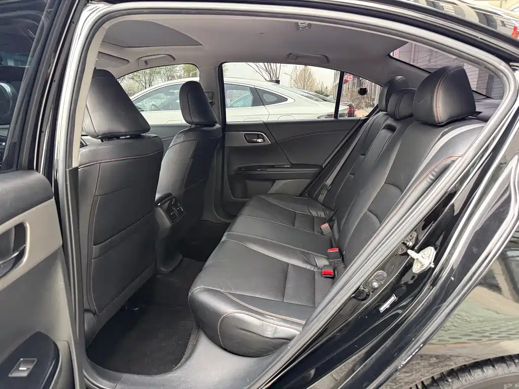 Honda Accord 2018 — фото 8