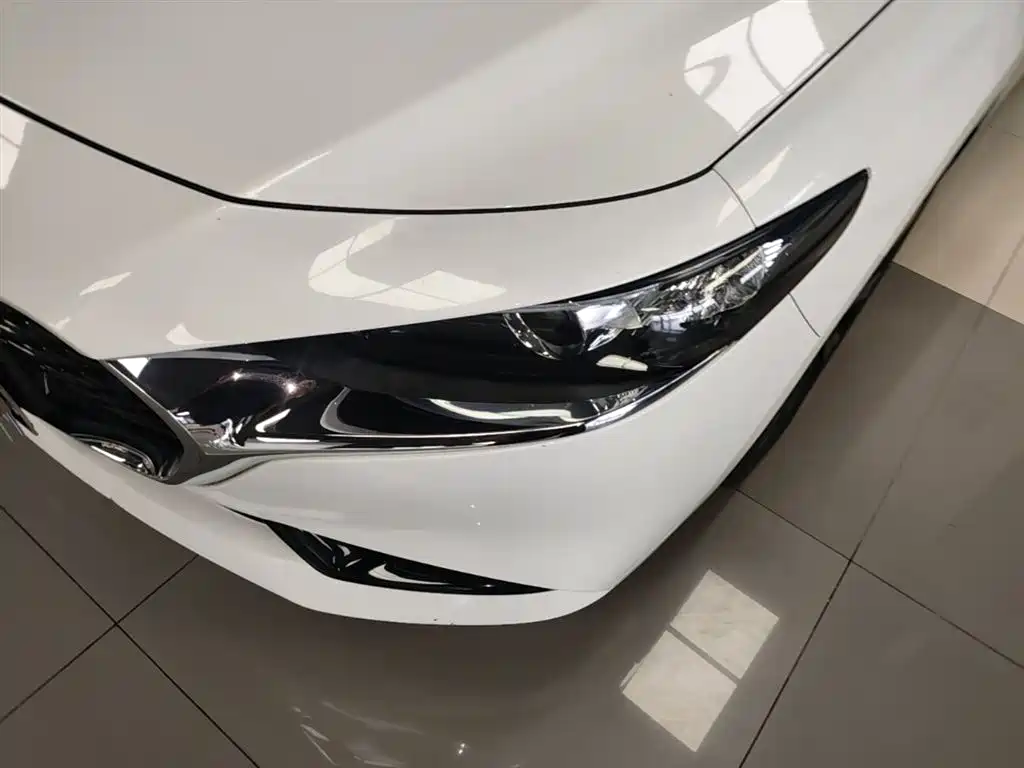 Mazda 3 Axela 2023 — фото 24