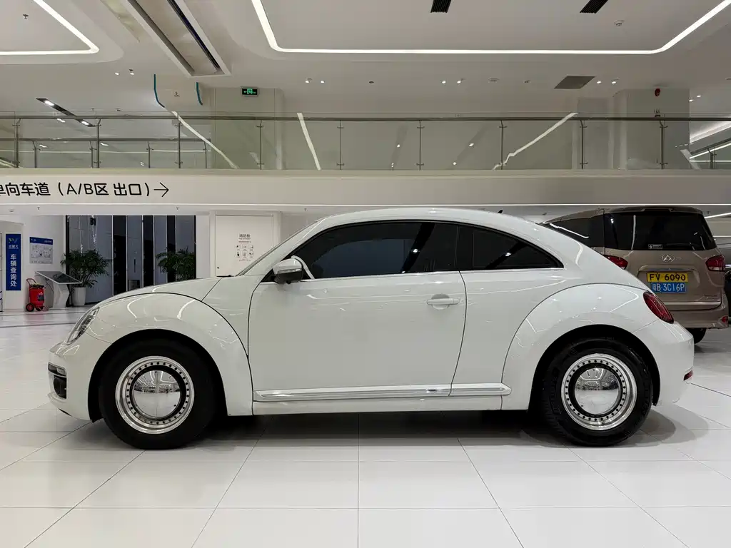 Volkswagen Beetle 2019 — фото 3