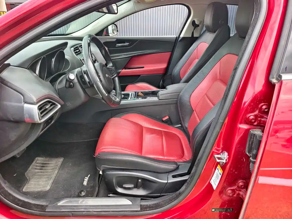 Jaguar XE 2017 — фото 9