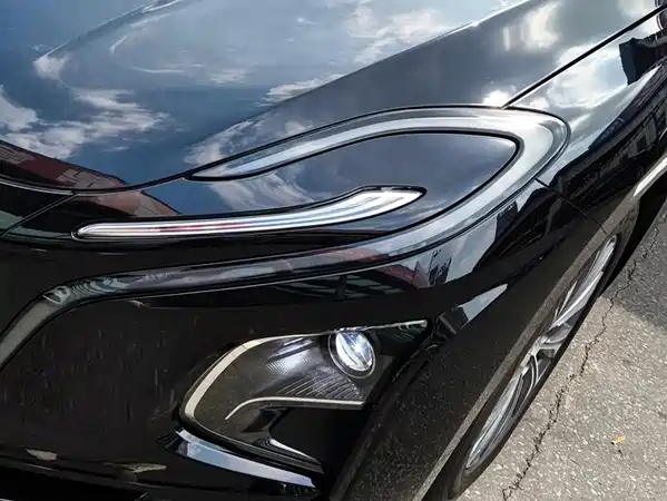 Hongqi E-QM5 2025