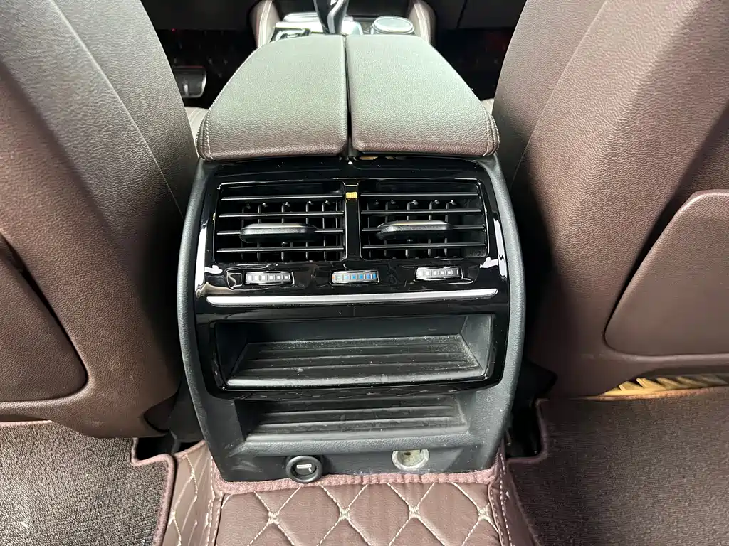 BMW 5 Series 2019 — фото 17