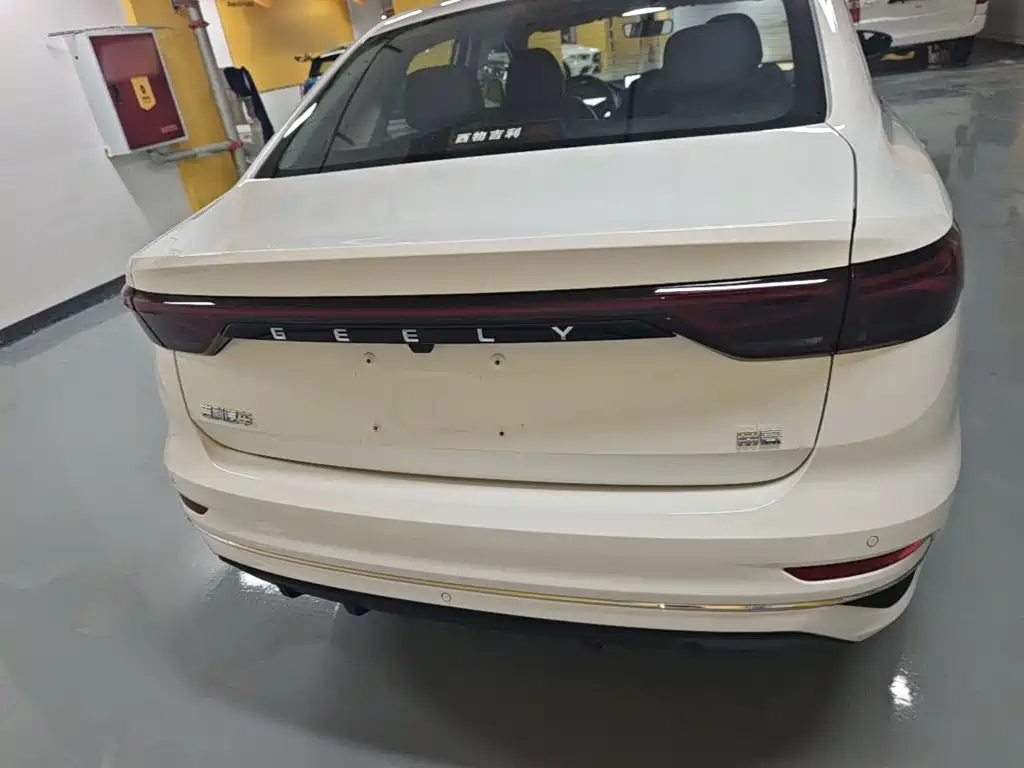 Geely Emgrand 2025