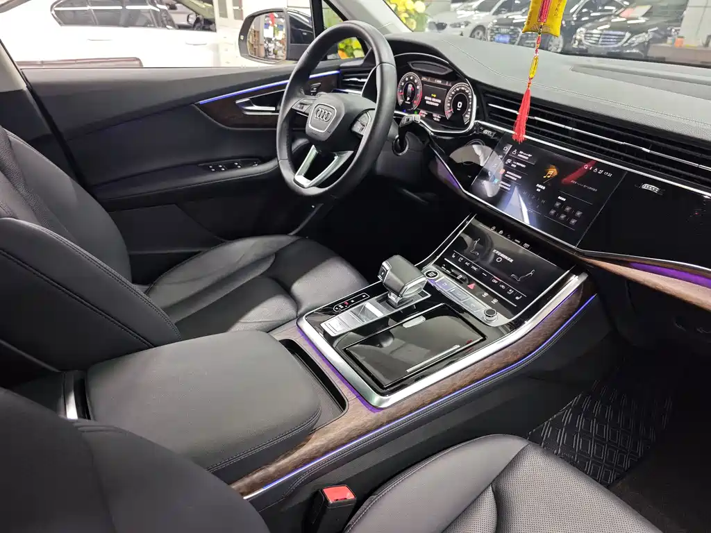 Audi Q7 2023 — фото 10