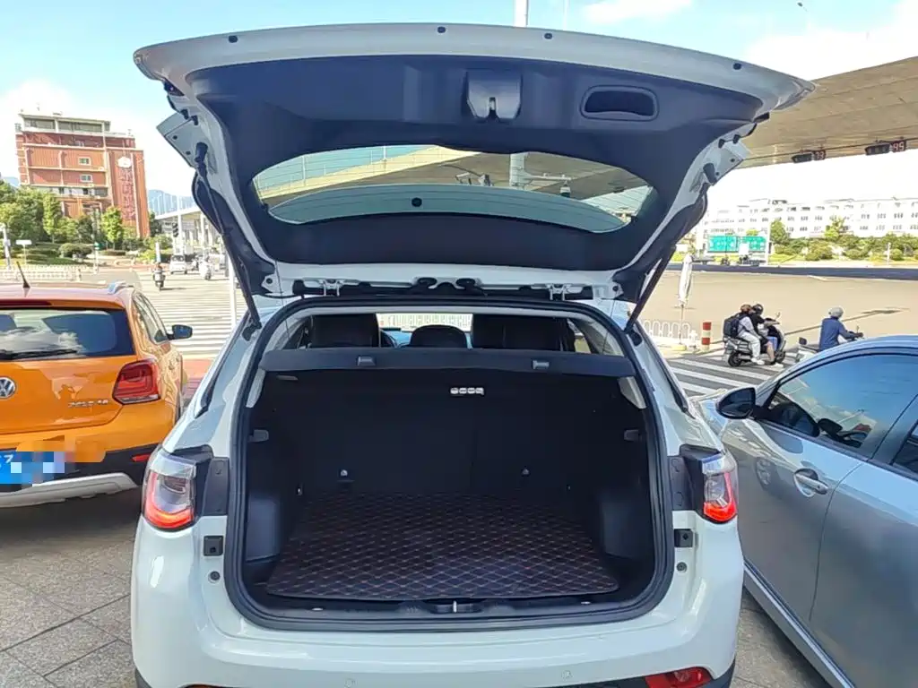 Jeep Compass 2019 — фото 19